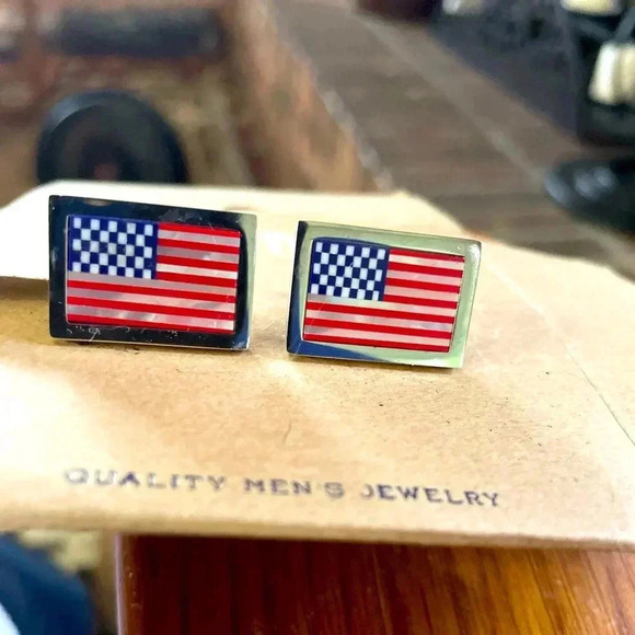 Refectory Other - Men’s Vintage Set of Refectory USA Flag Cufflinks